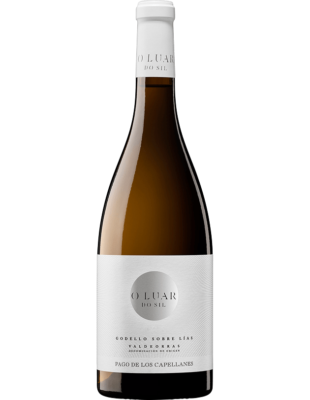 O-Luar-Do-Sil-Godello-sobre-lias-Botella-fondo-blanco